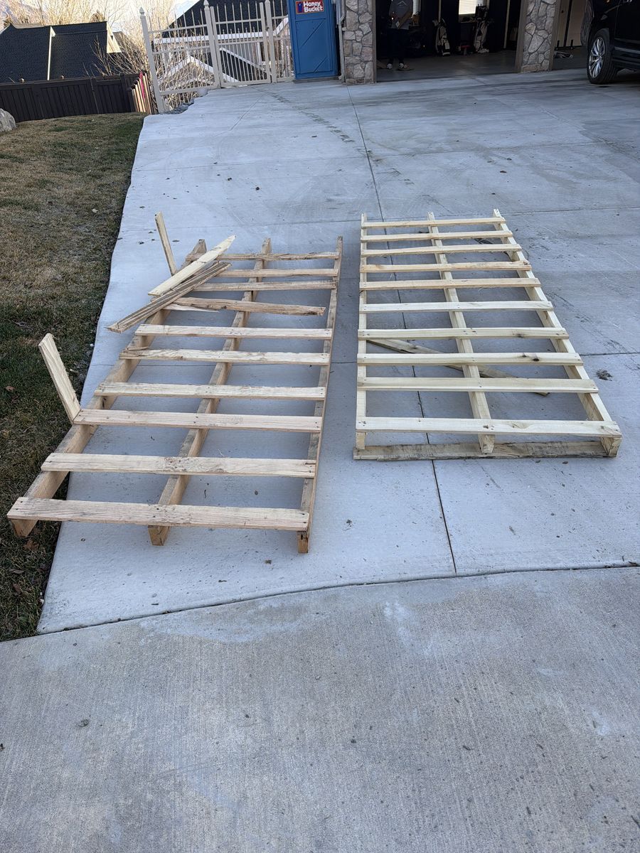 2x FREE Long Pallets