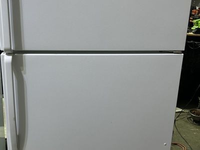 Top/bottom fridge/freezer