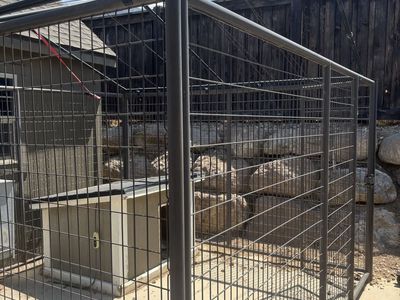 Outdoor Metal Dog Kennel Enclosure with Roof Framel