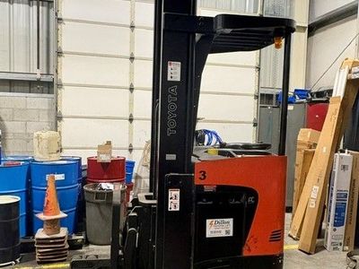 Toyota 8BRU23 Electric Forklift Truck 36V 4,500lb Capacity