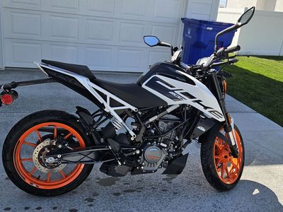 2023 KTM Duke 200