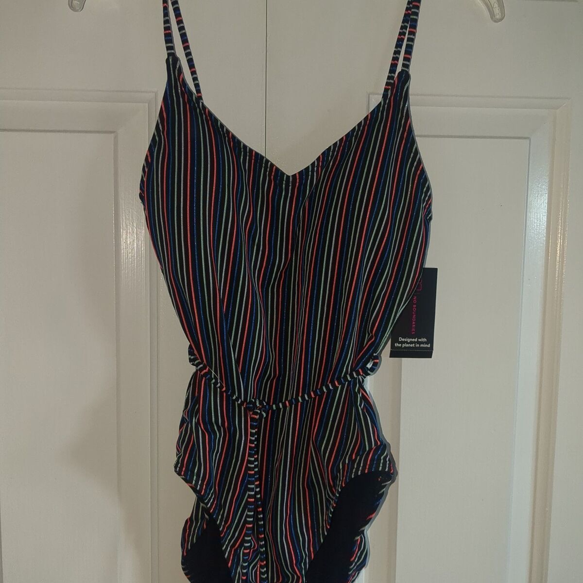 *NEW women's medium No Boundaries swimsuit