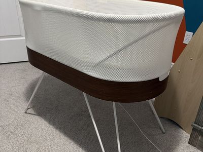 Used snoo smart bassinet baby crib for sale!