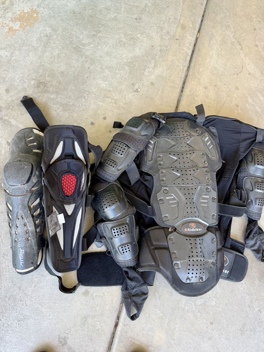 Motorcycle Fox Titan Pro Knee Guards and Full Body Armor Protector