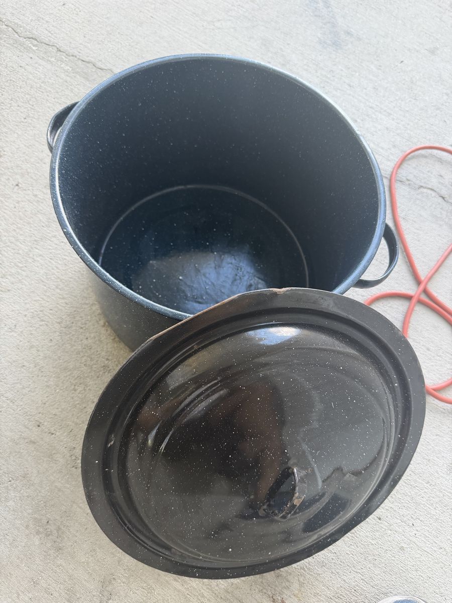 Large Black Speckled Enamelware Stock Pot with Lid 14 Inch
