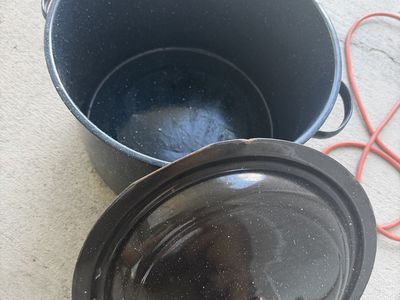 Large Black Speckled Enamelware Stock Pot with Lid 14 Inch