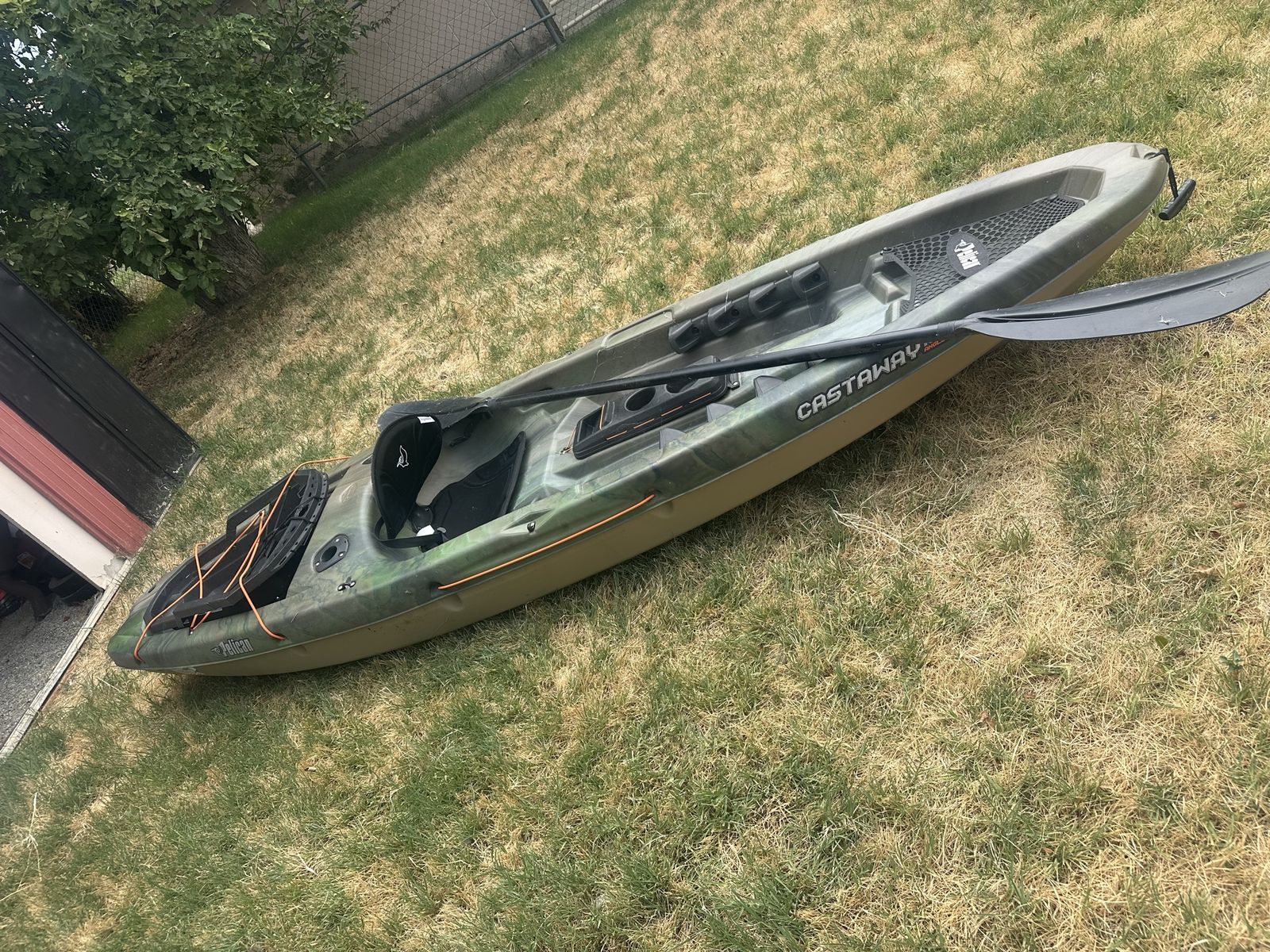 Pelican Castaway 100 Angler Kayak Camo Fishing Paddle Boat 10ft w/ Paddle
