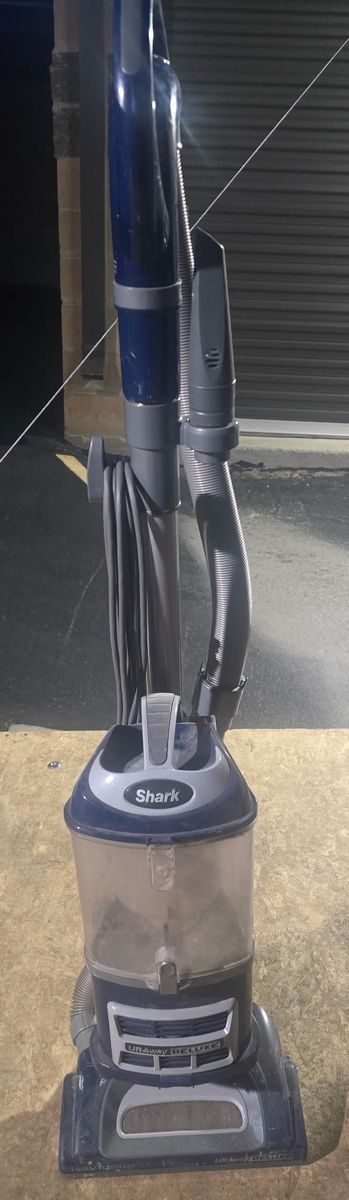 Shark Navigator Lift-Away Deluxe Upright Vacuum (Model NV360) - Works Great!