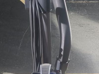 Shark Navigator Lift-Away Deluxe Upright Vacuum (Model NV360) - Works Great!