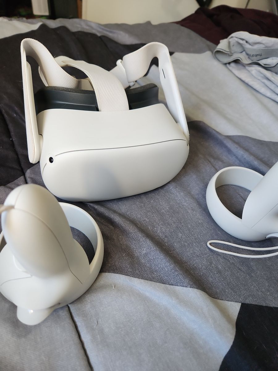 Meta/Oculus Quest 2 VR Headset & Controllers - White, Excellent Condition