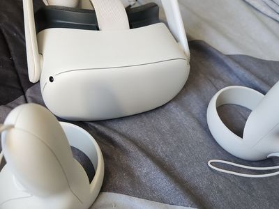 Meta/Oculus Quest 2 VR Headset & Controllers - White, Excellent Condition