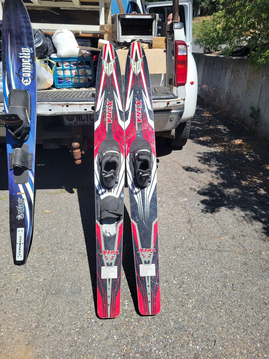 Water skis
