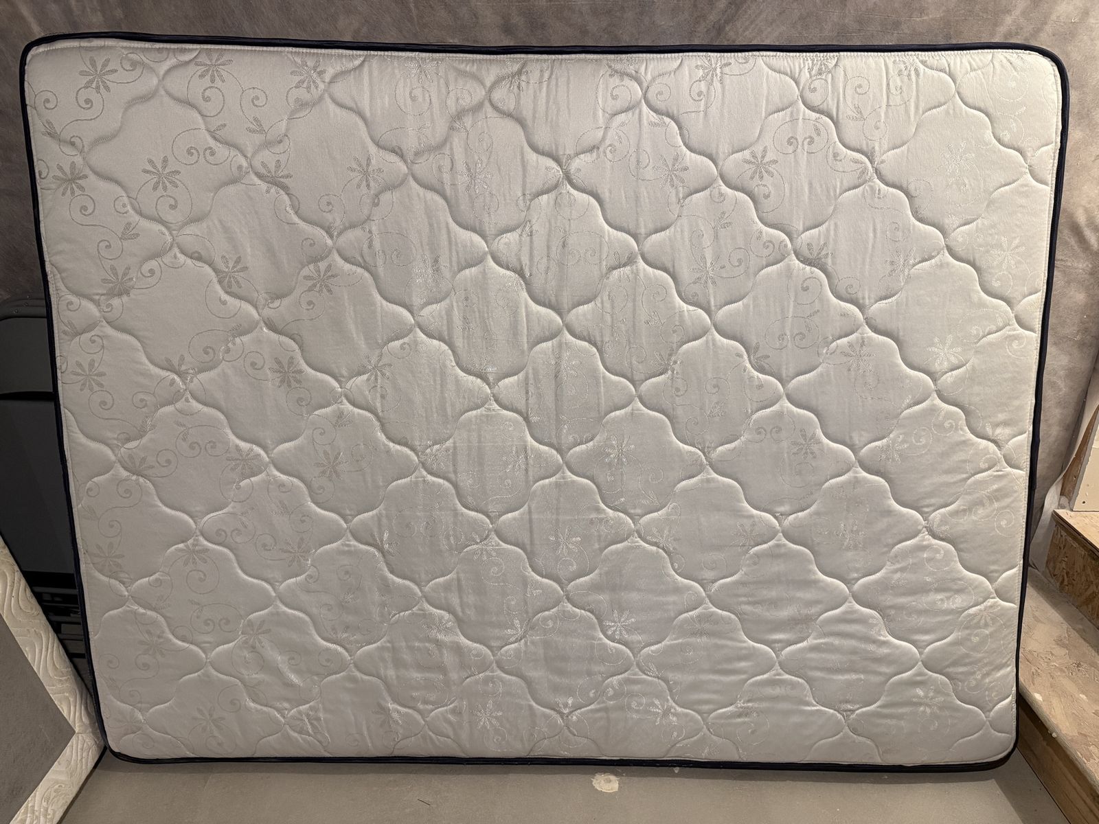 Queen Size Mattress and Box Spring Set