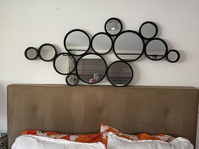 Bubble Mirror: Modern Multi Circle Wall Decor
