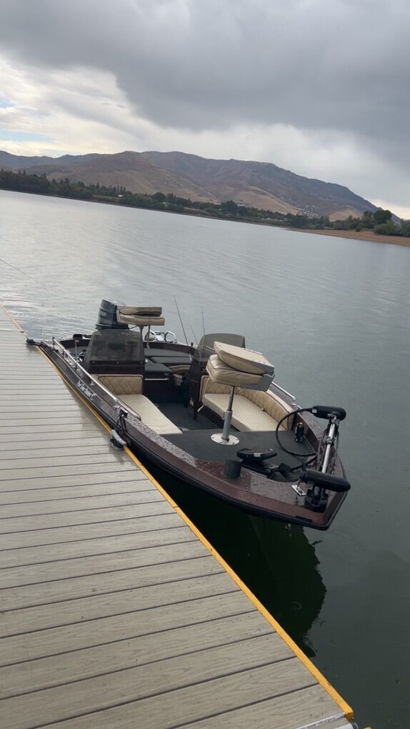 1984 Champion Bass Boat