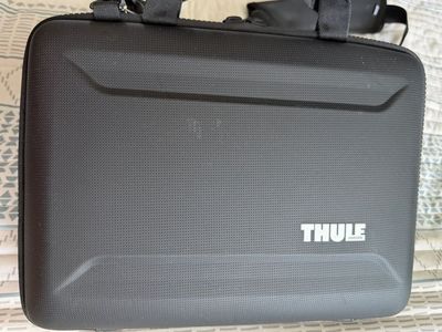 Thule Hardshell Messenger Bag