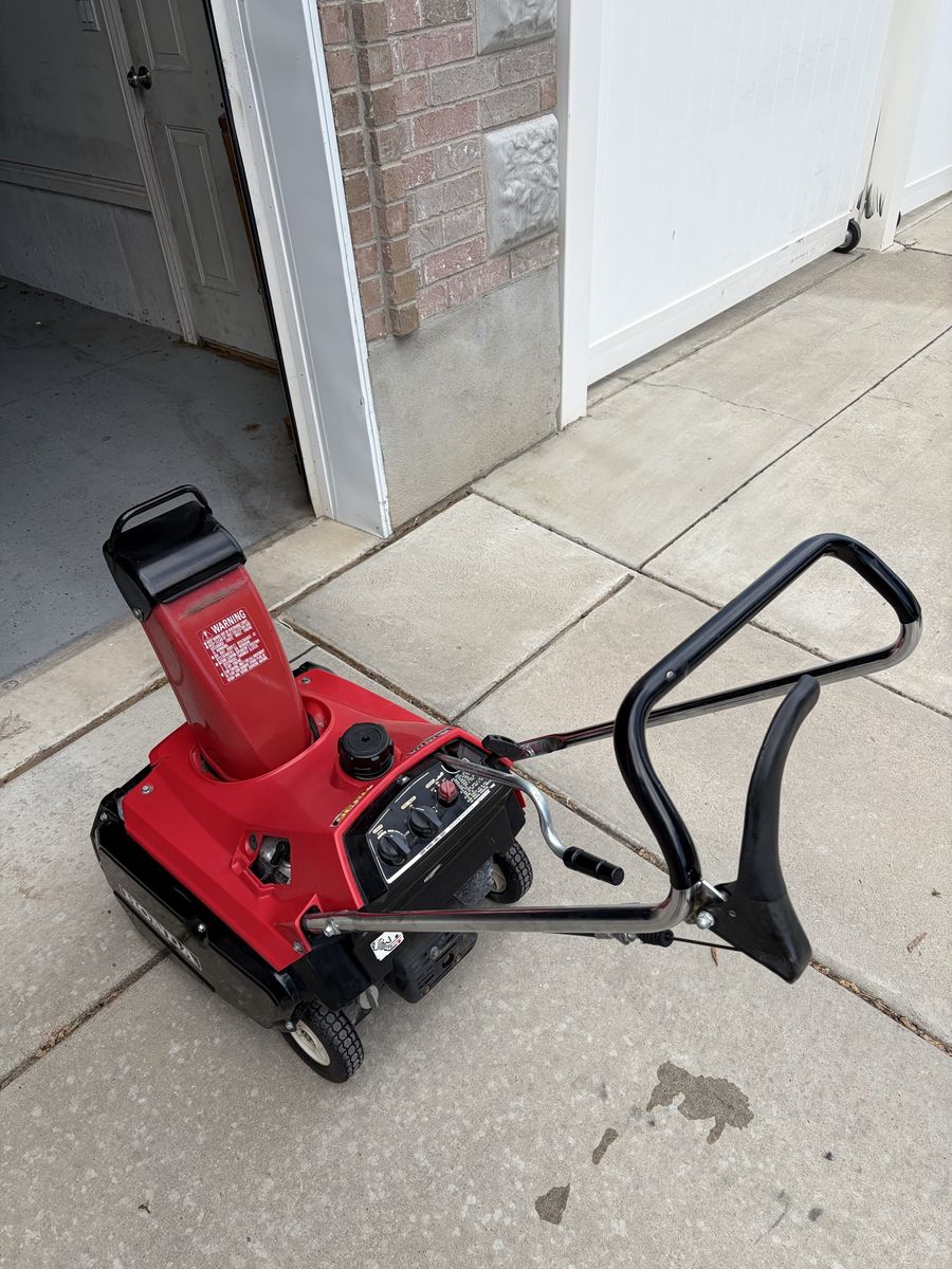 Honda HS35 Red Single-Stage Gas Snow Blower - Works Great