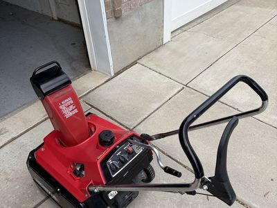 Honda HS35 Red Single-Stage Gas Snow Blower - Works Great