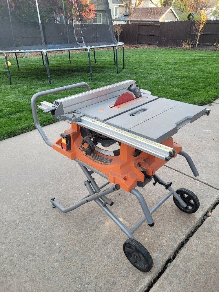Rigid Portable Table Saw 15 Amp 10 in. w/stand