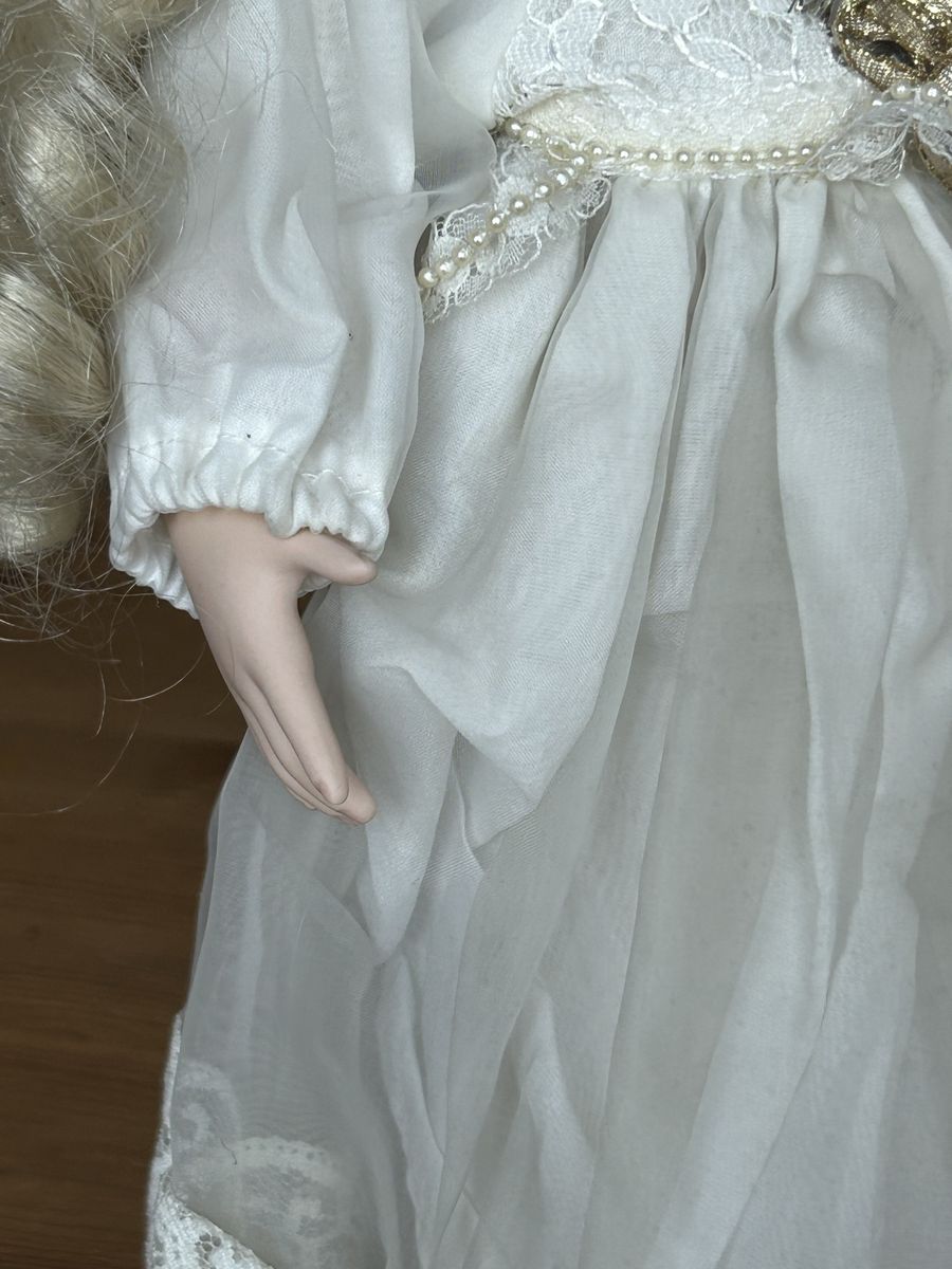 Main image 6