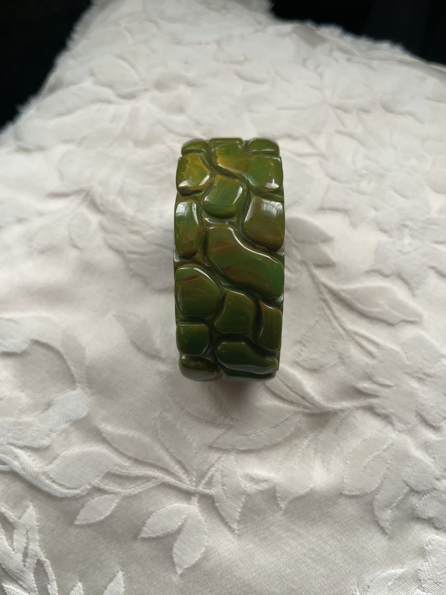 Antique Olive Green Carved Bakelite Hinged Bracelet