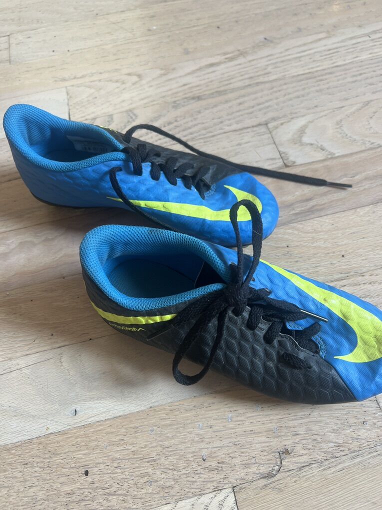 Nike Soccer Shoes size 1.5