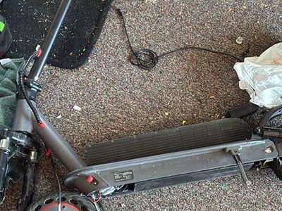 VOLPAM Electric Scooter - 500 w Motor - For Parts or Repair