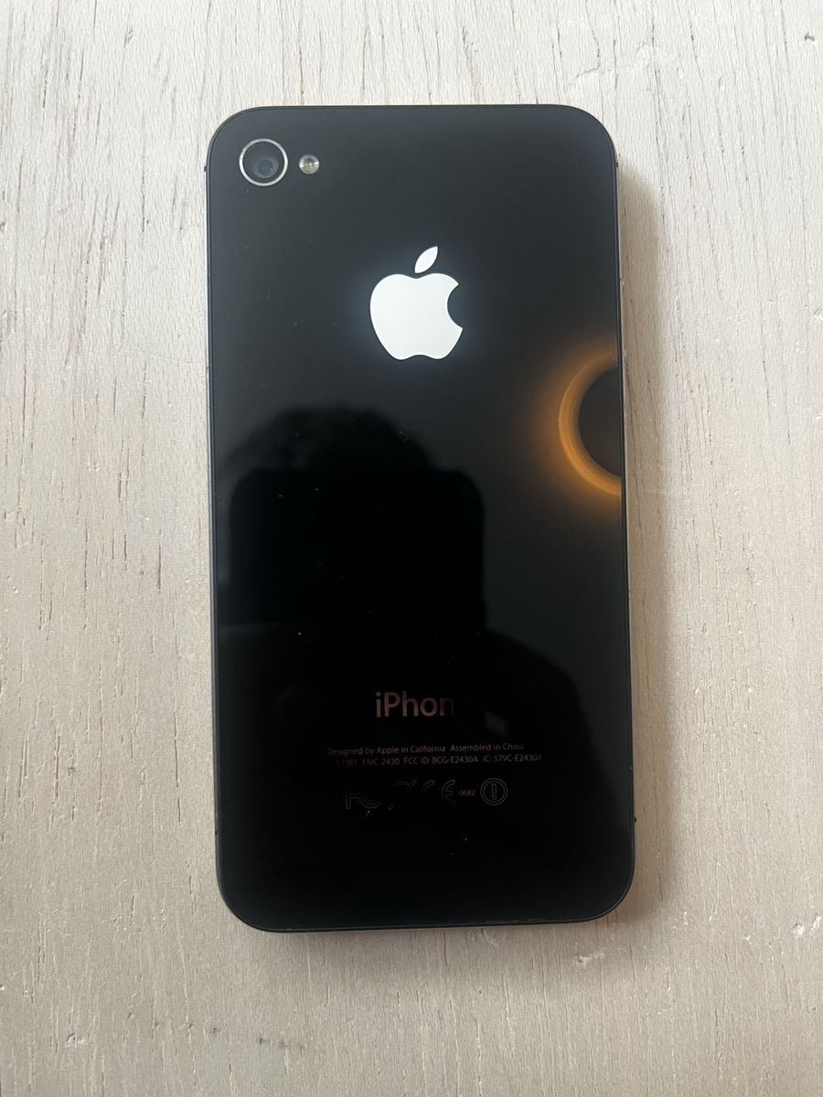 Apple iPhone 4s – 16GB – Works Great