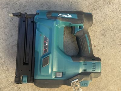 Makita XNB01Z 18V LXT Lithium-Ion Cordless 2" Brad Nailer