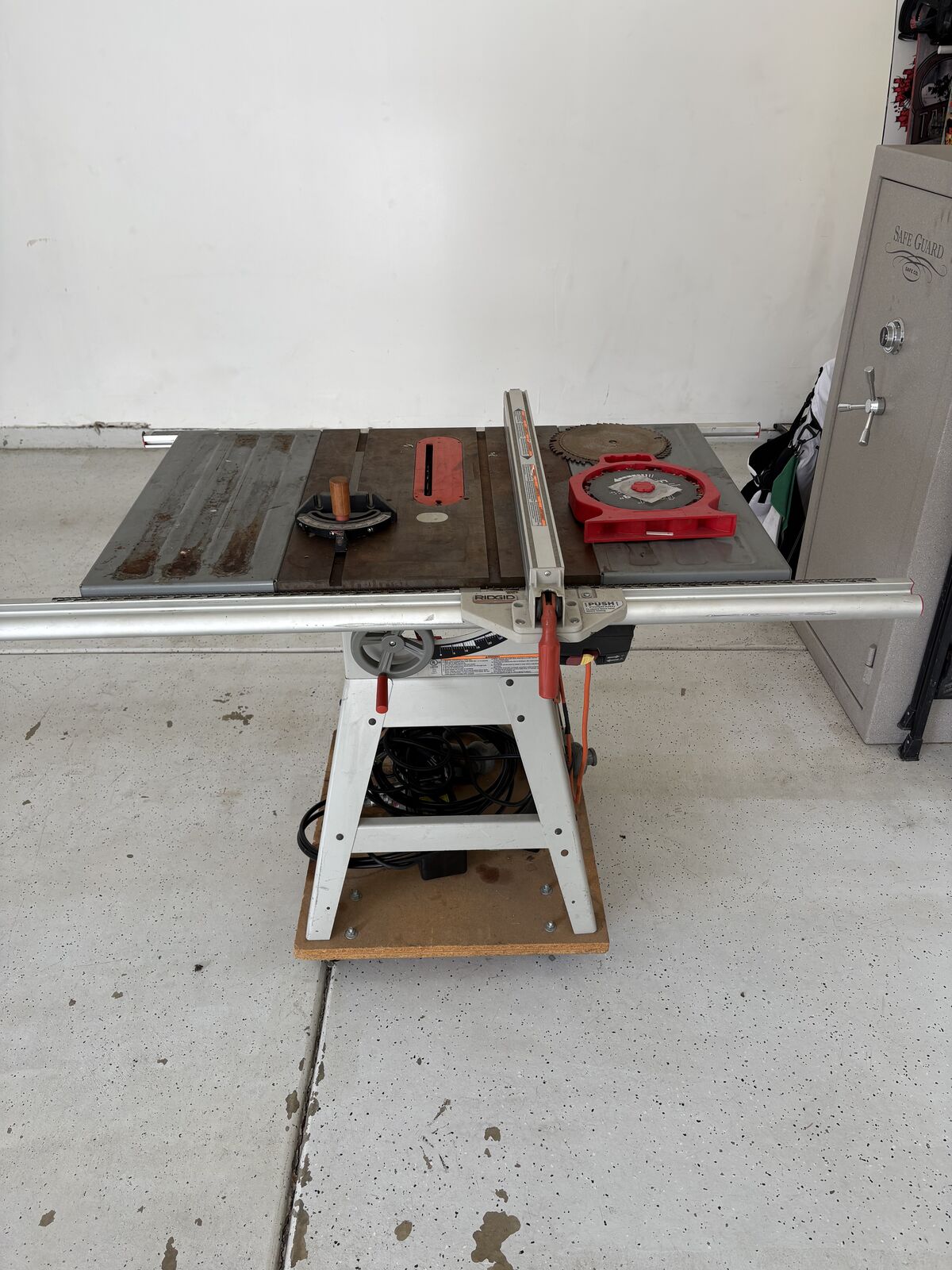 Rigid table Saw
