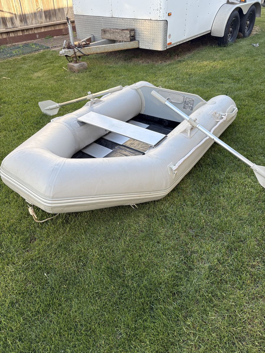 Inflatable Dinghy Boat With Oars