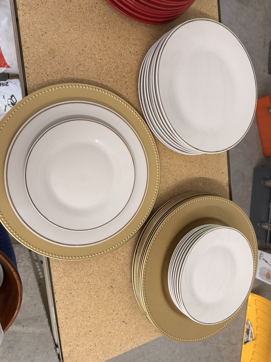 White & Gold Dinnerware Set
