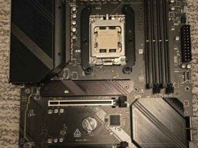 MSI TOMAHAWK B650 WIFI Motherboard
