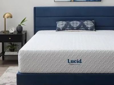 BRAND NEW AND SEALED - HIGH END LUCID 14” PLUSH QUEEN MATTRESS. IT’S THE SURECOOL MODEL WITH COOLING GEL AND MEMORY FOAM.