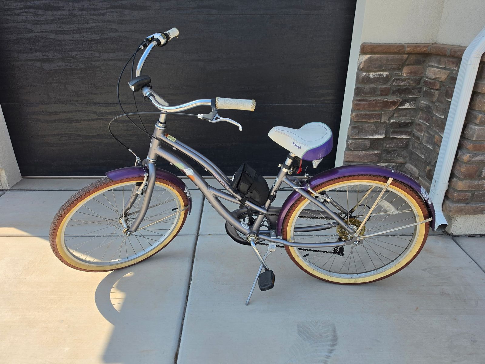 Raleigh Retroglide 7 Cruiser Bike - 26 Inch Wheels, 7-Speed