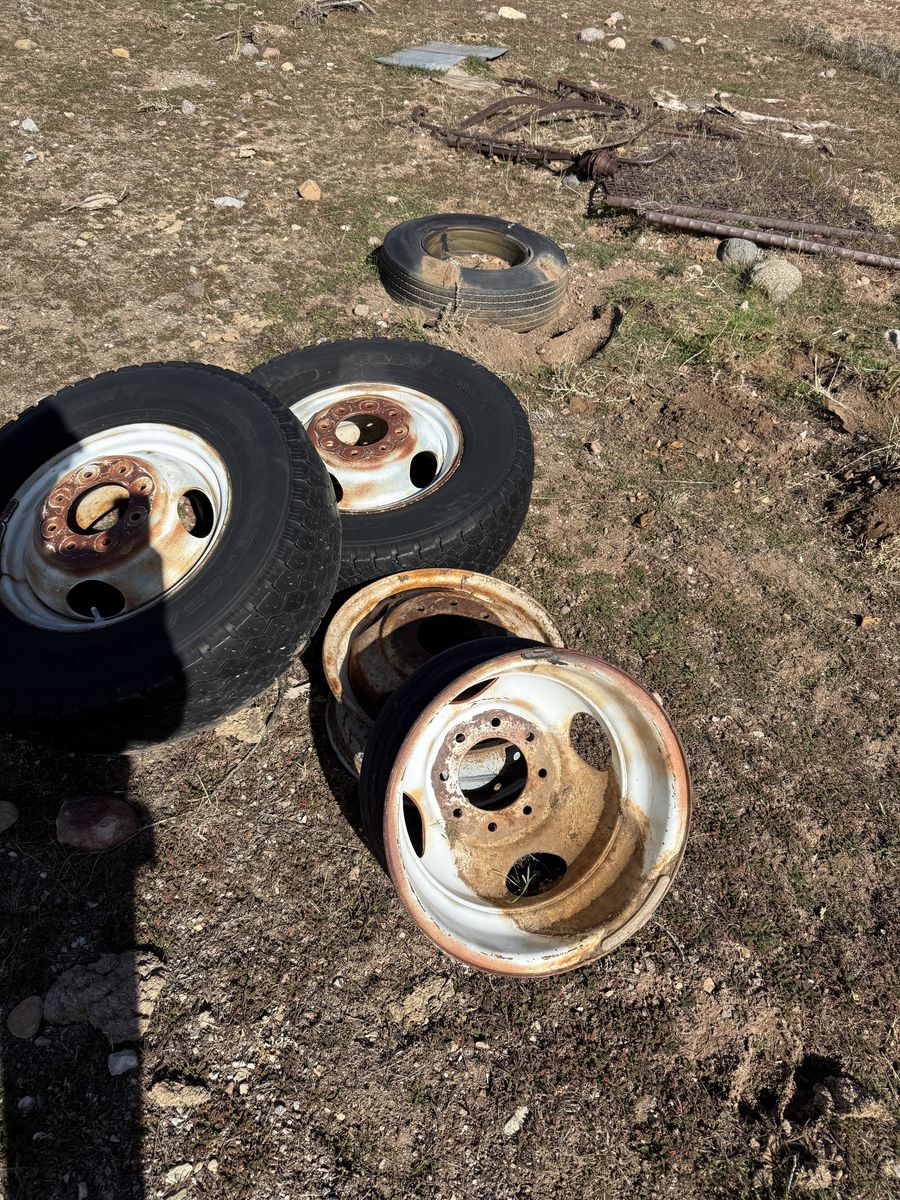 16" dually wheels and 1990's  Chevy Tailgate