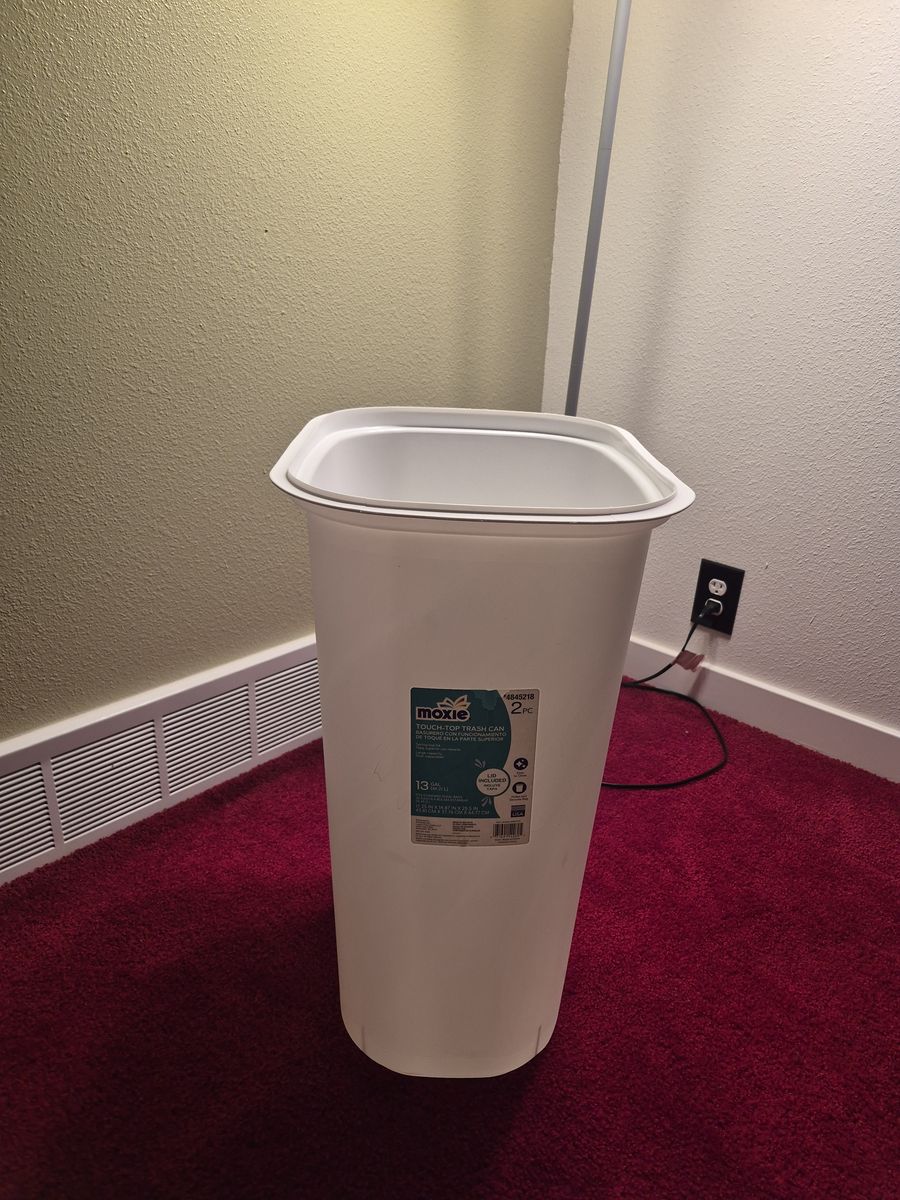 13-Gallon Touch-Top Trash Can with Lid – Like New