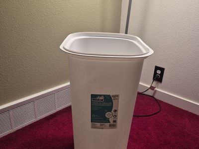 13-Gallon Touch-Top Trash Can with Lid – Like New