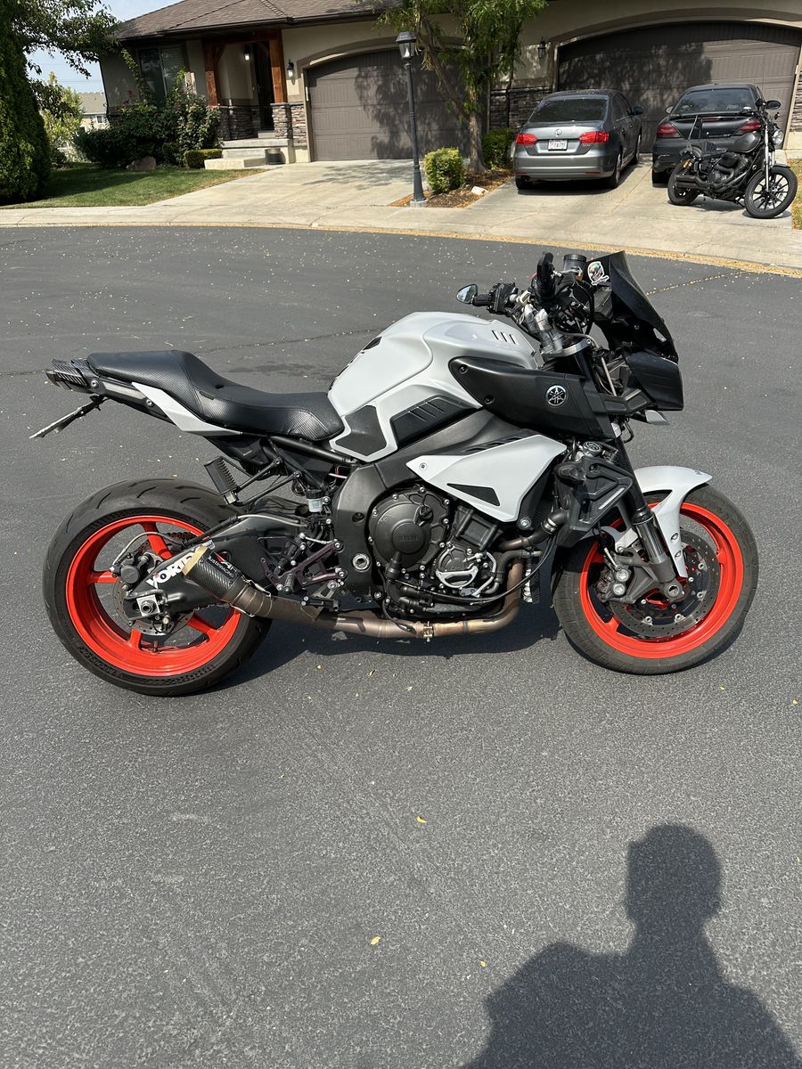 2019 MT 10