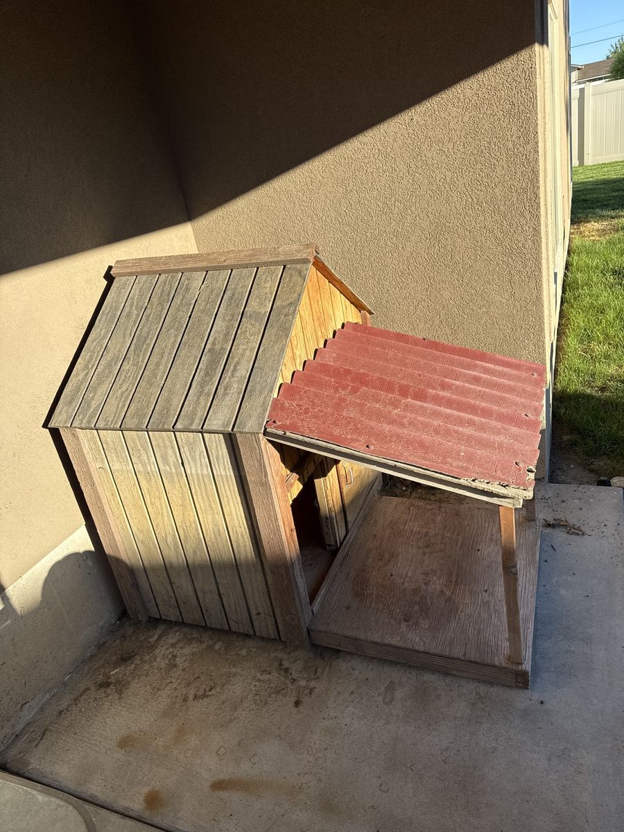 Insulated Dog House with Covered Porch - Approx. 3'x4'