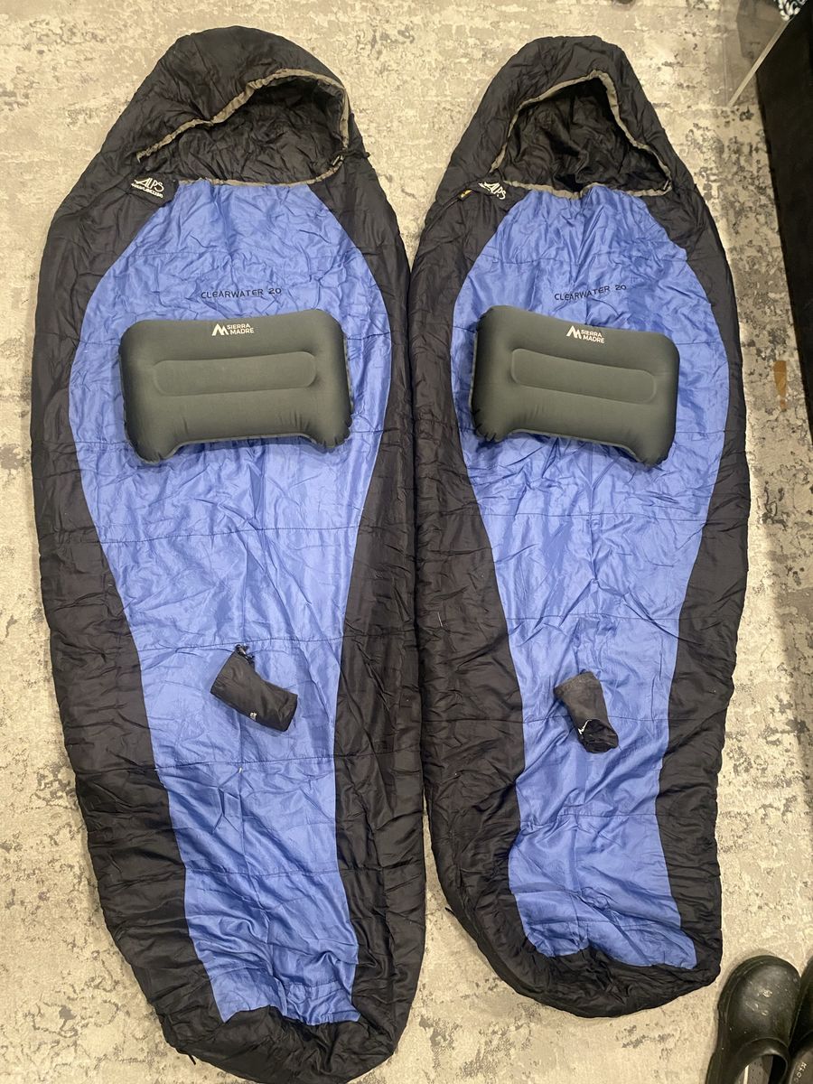 Alps Mountaineering sleeping bag & pillow 2sets