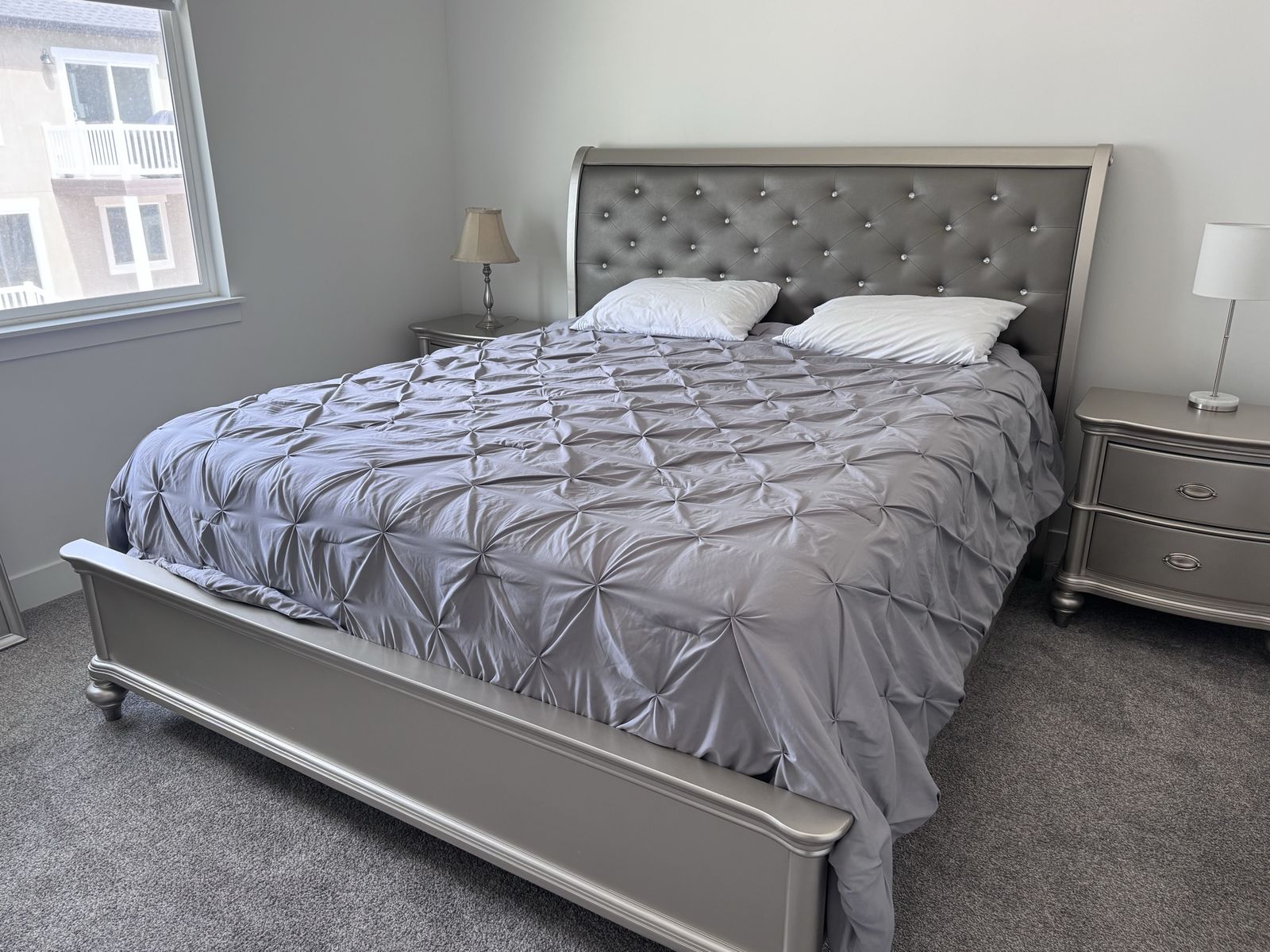 5-Piece Cal King Bedroom Set - Tufted Headboard, Dresser w Mirror, 2 Nightstands (Silver)