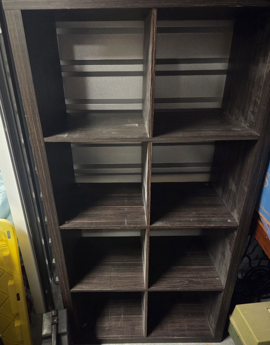 Bookshelf / Cubby