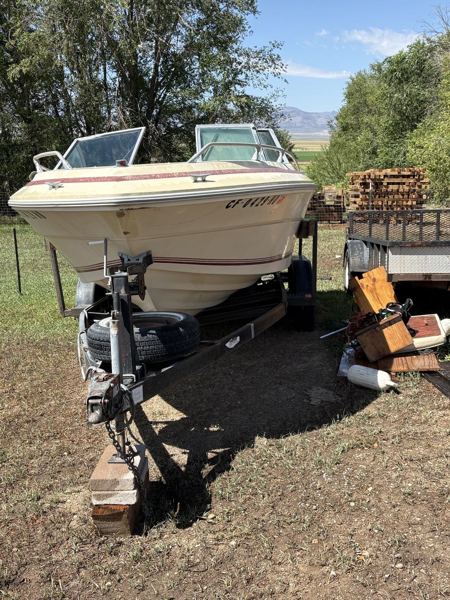 Dual-axle trailer with FREE boat 