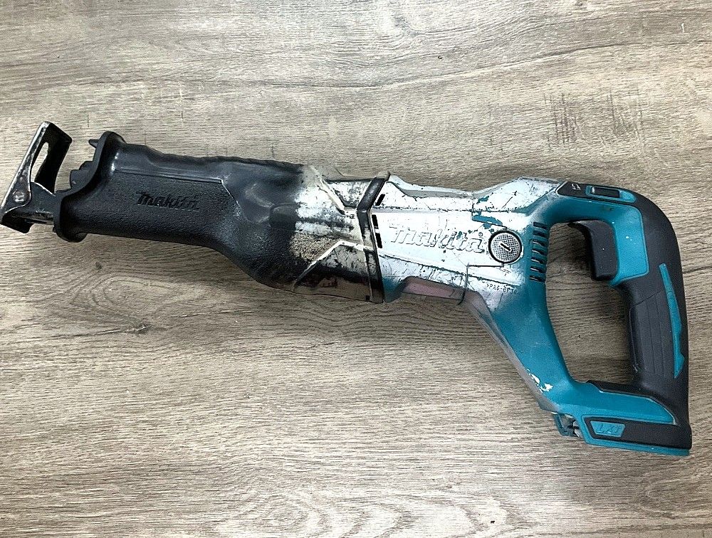 MAKITA RECIPROCATING SAW XRJ04