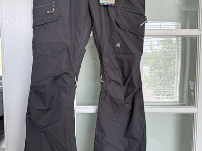 NEW Burton Women's Gloria Snowboard Pants – Size Small – Tags Attached