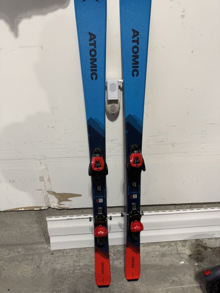 Advantage Skis New Used Once Size 150