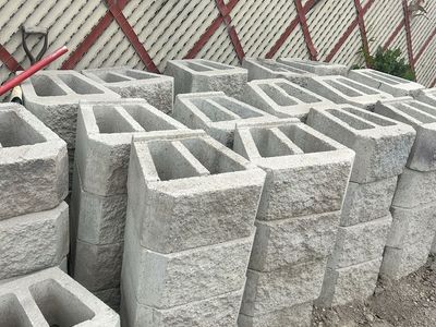 Concrete retaining wall blocks