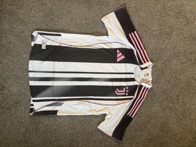 Juventus 25/26 Home Jersey Adidas Soccer Kit Black White Mens Small NWT