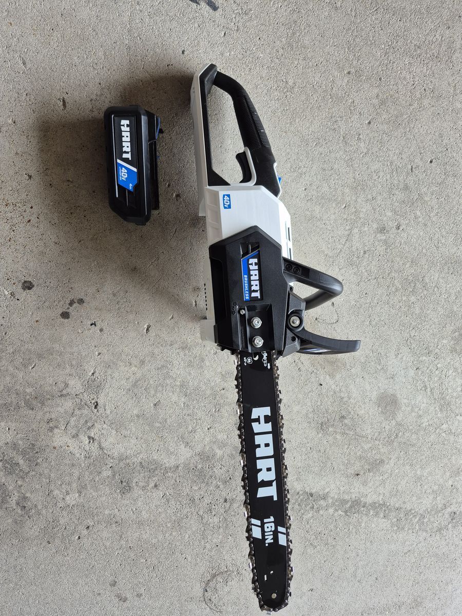 Chainsaw - 16 inch Hart 40V Brushless Battery Powered BRAND NEW